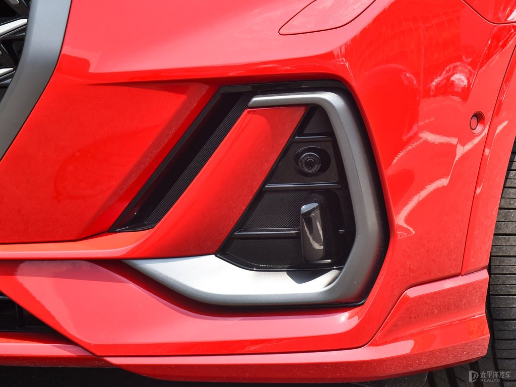 探戈紅奧迪Q3車頭外觀圖片