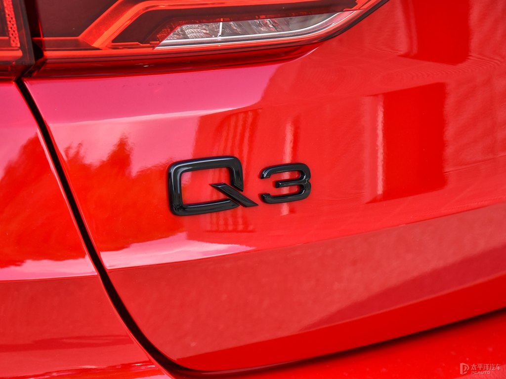 探戈紅奧迪Q3車尾外觀圖片