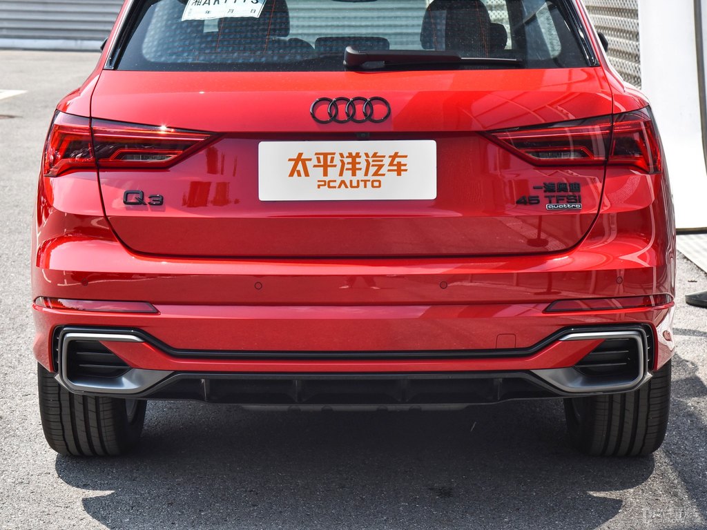 探戈紅奧迪Q3車尾外觀圖片