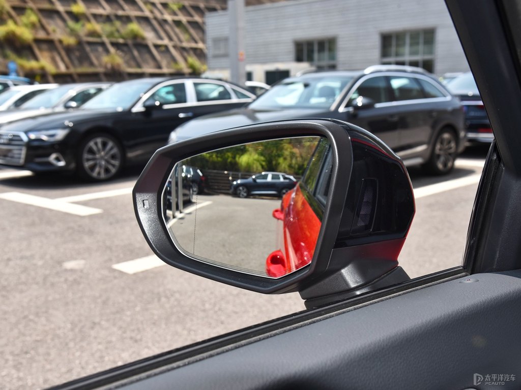 探戈紅奧迪Q3車身外觀圖片