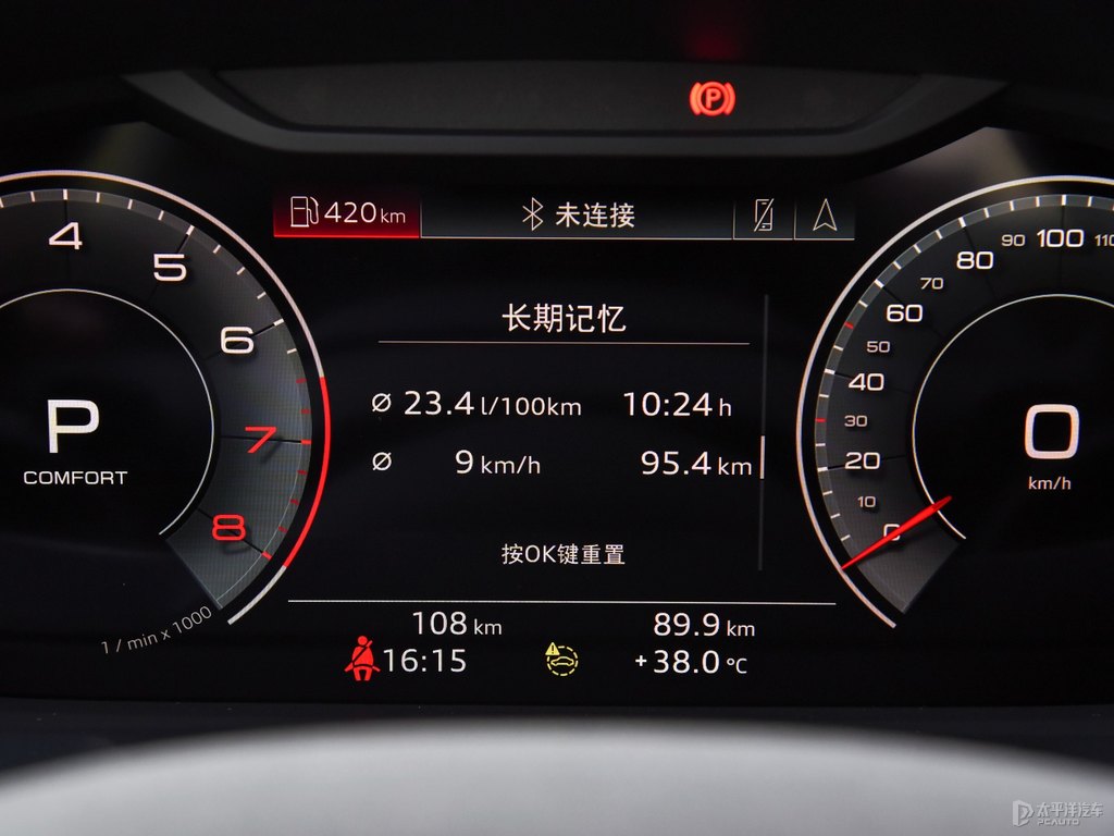 探戈紅奧迪Q3中控內飾圖片
