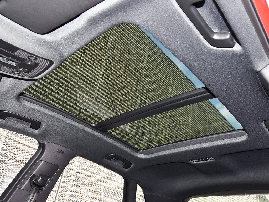 探戈紅奧迪Q3車廂內(nèi)飾圖片