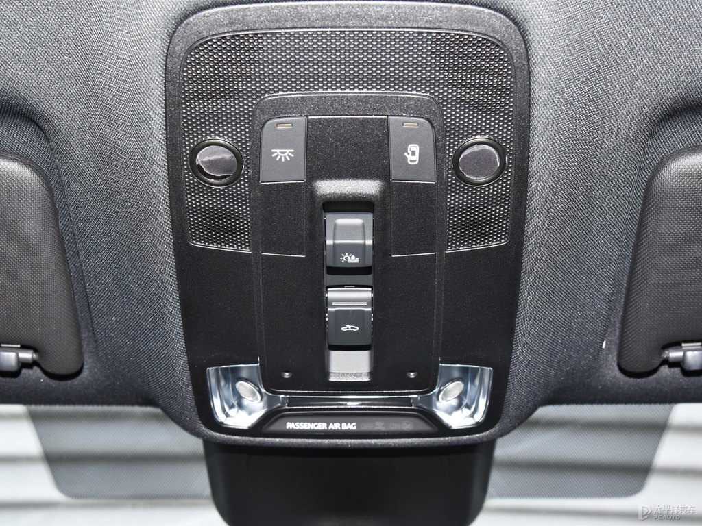 探戈紅奧迪Q3車廂內(nèi)飾圖片