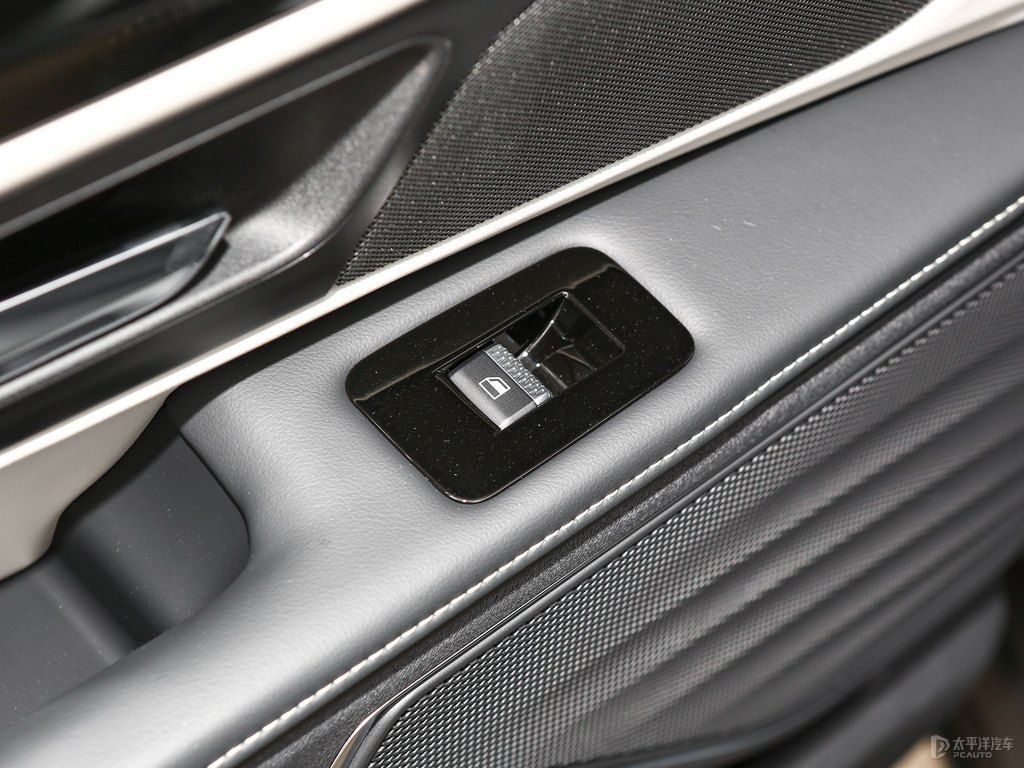 極致灰航海家車廂內(nèi)飾圖片