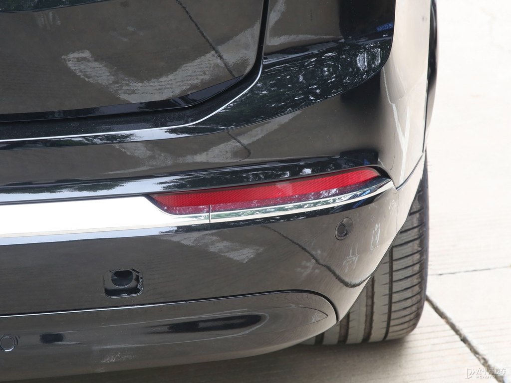 瑪瑙黑沃爾沃XC90新能源車(chē)尾外觀圖片