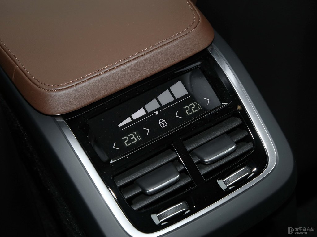 瑪瑙黑沃爾沃XC90新能源座椅內(nèi)飾圖片