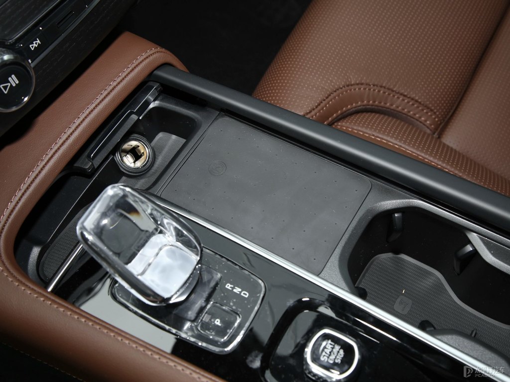 瑪瑙黑沃爾沃XC90新能源中控內(nèi)飾圖片
