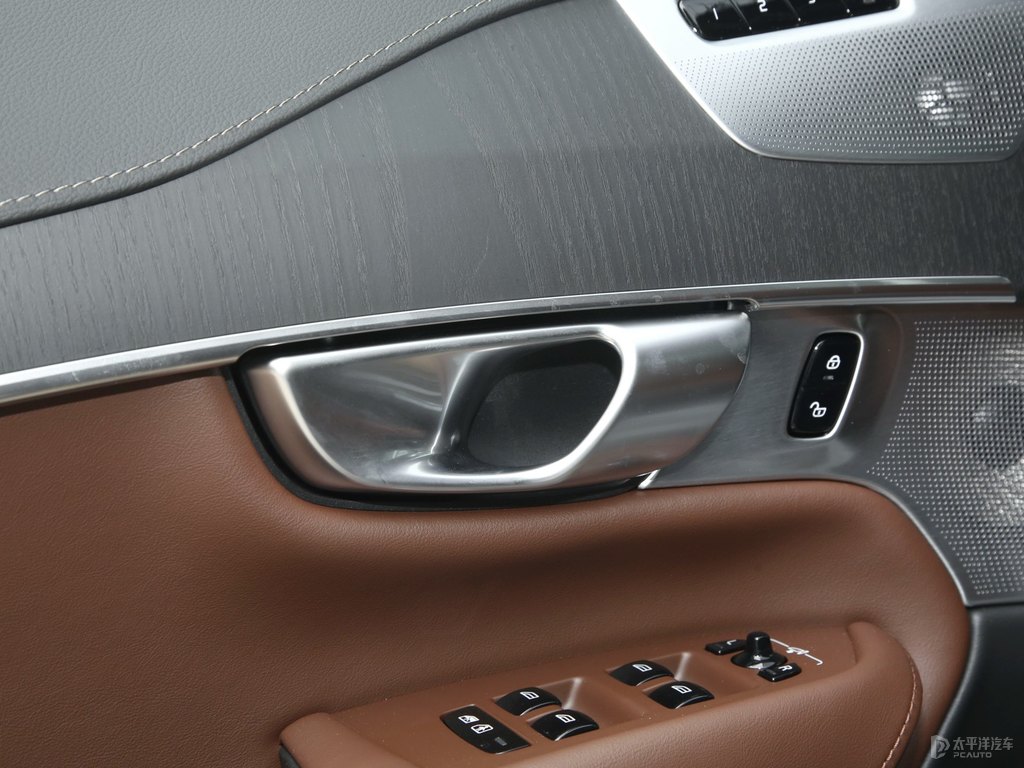 瑪瑙黑沃爾沃XC90新能源車廂內飾圖片