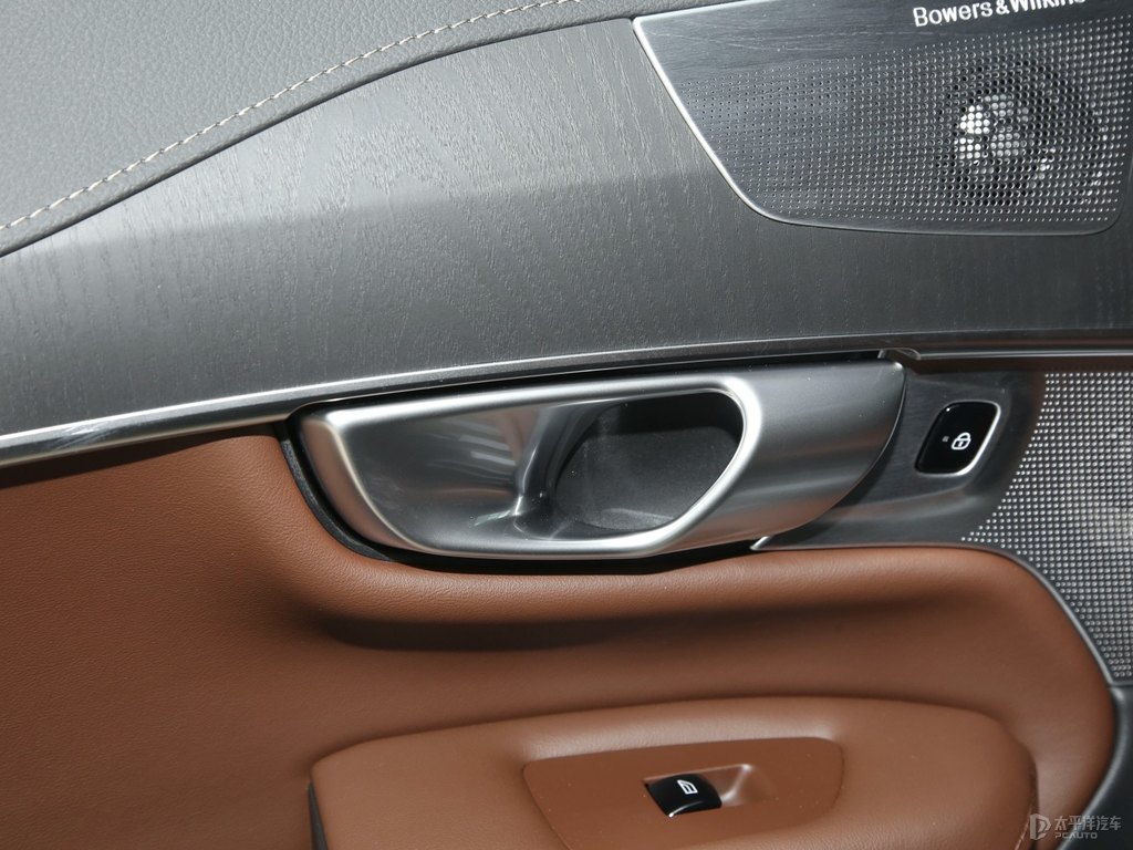瑪瑙黑沃爾沃XC90新能源車廂內(nèi)飾圖片