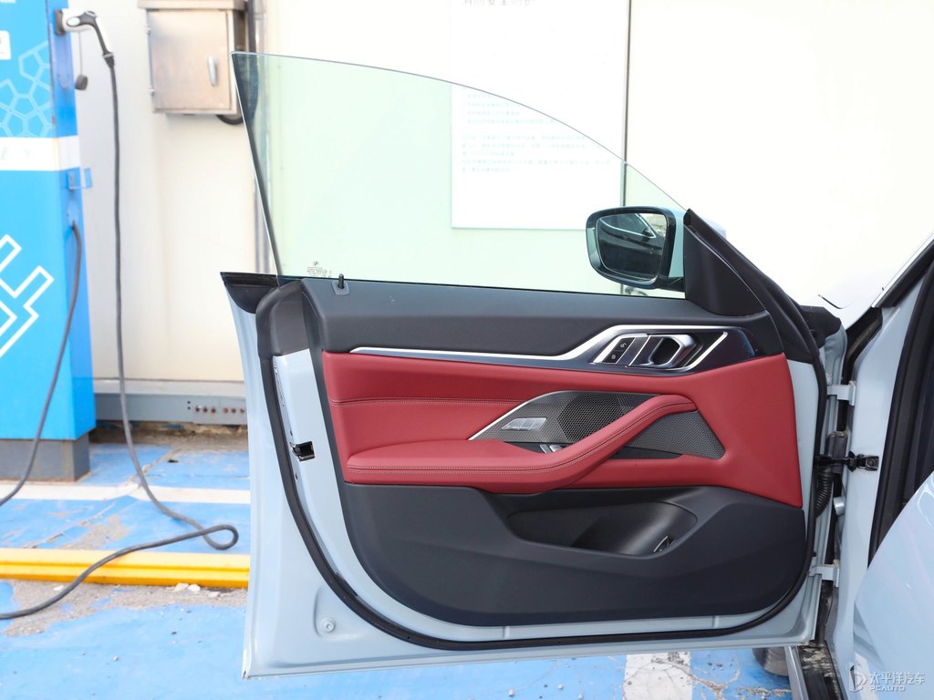 布魯克林灰寶馬4系車廂內(nèi)飾圖片