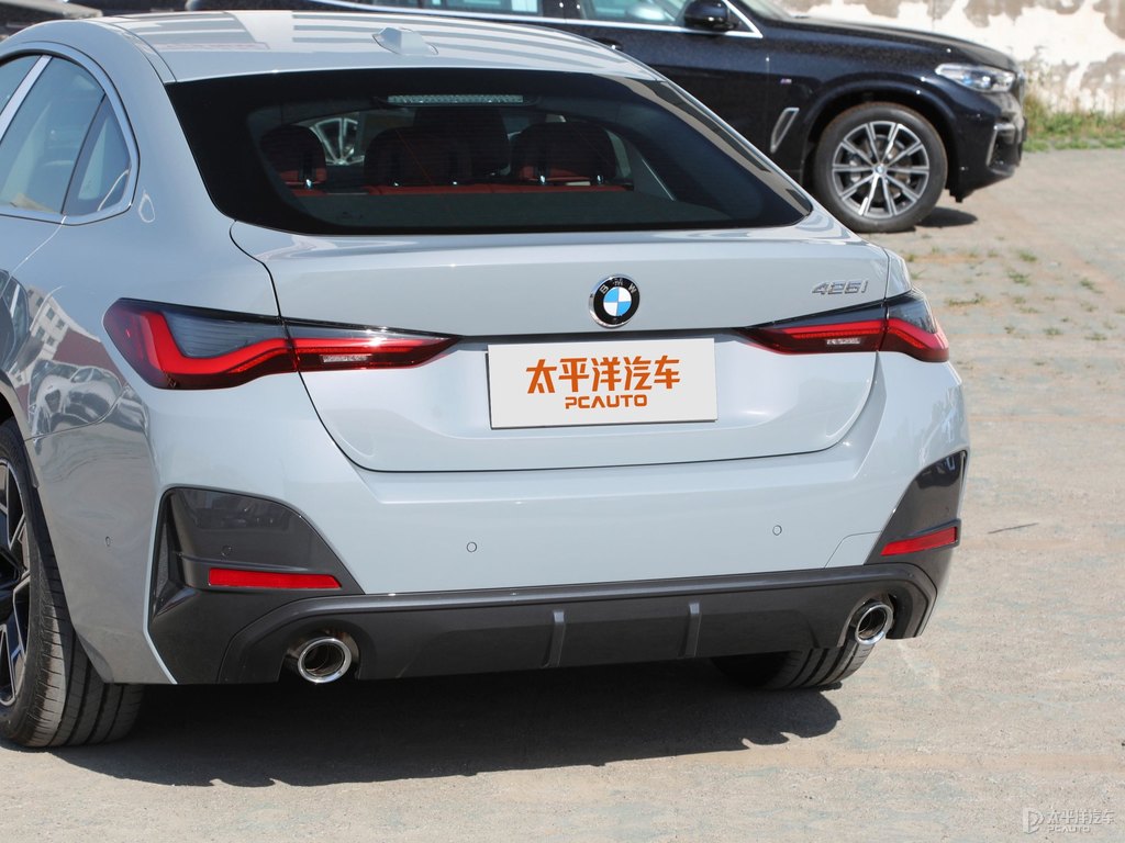 布魯克林灰寶馬4系車尾外觀圖片