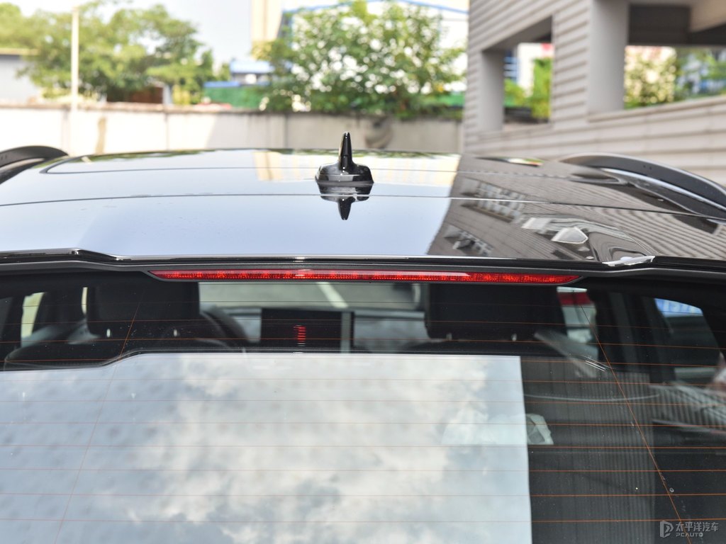 傳奇黑奧迪Q5L車尾外觀圖片