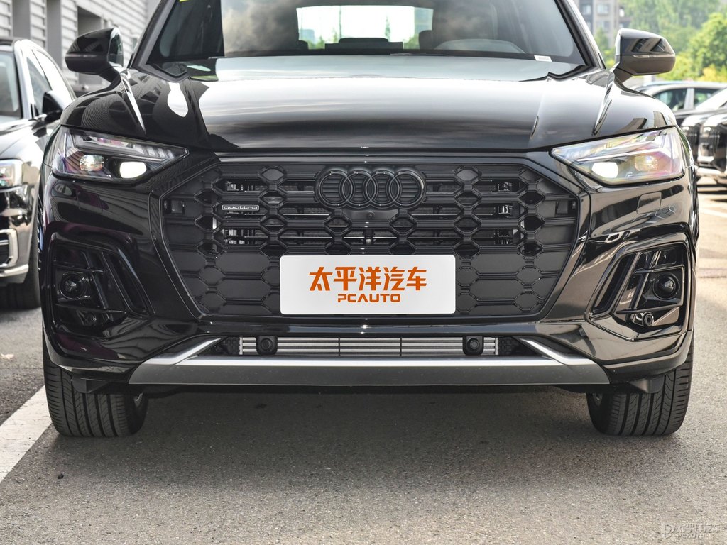 傳奇黑奧迪Q5L車頭外觀圖片