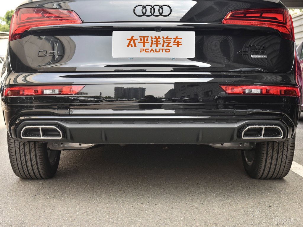 傳奇黑奧迪Q5L車尾外觀圖片