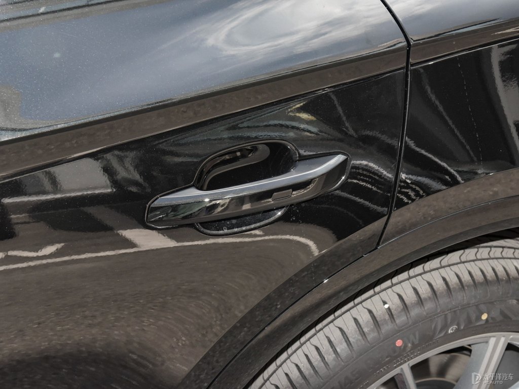 傳奇黑奧迪Q5L車身外觀圖片