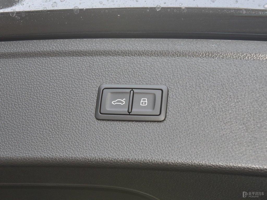 傳奇黑奧迪Q5L后備廂空間圖片