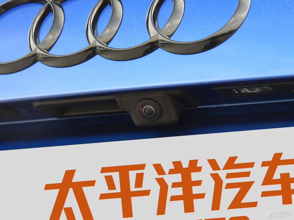 雪邦藍(lán)奧迪Q3車尾外觀圖片