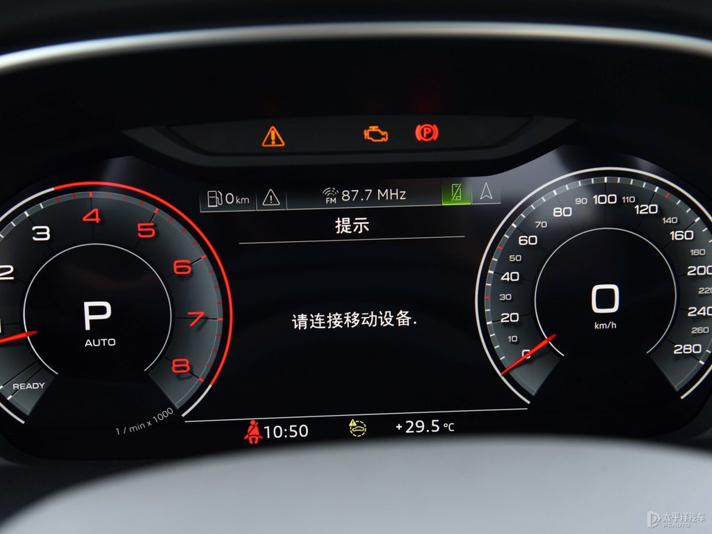 雪邦藍(lán)奧迪Q3中控內(nèi)飾圖片