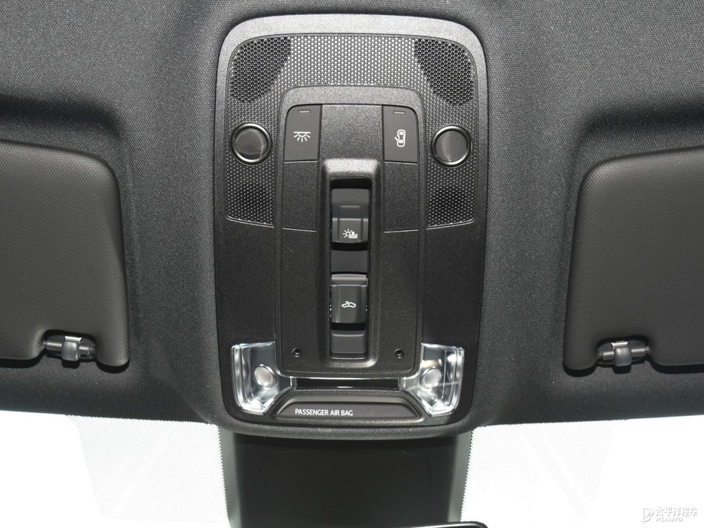 雪邦藍(lán)奧迪Q3車廂內(nèi)飾圖片