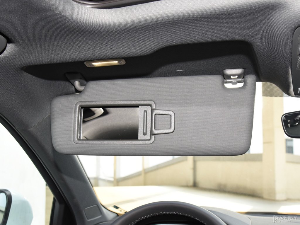 冰川白奧迪Q3車廂內(nèi)飾圖片