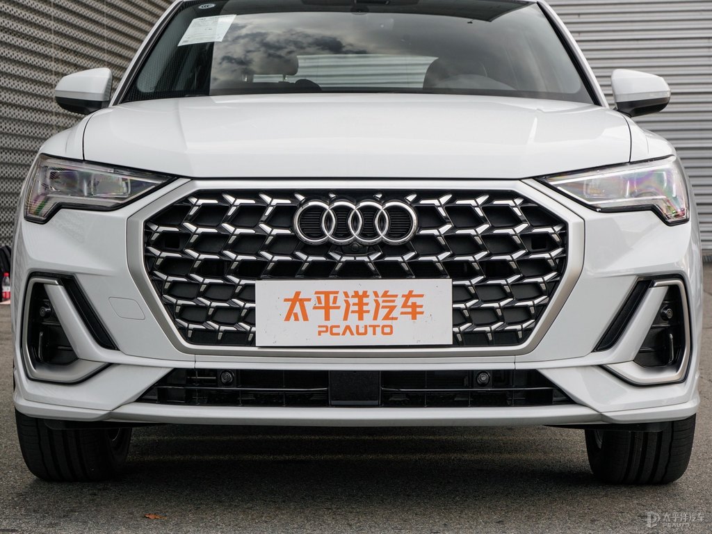 冰川白奧迪Q3車頭外觀圖片