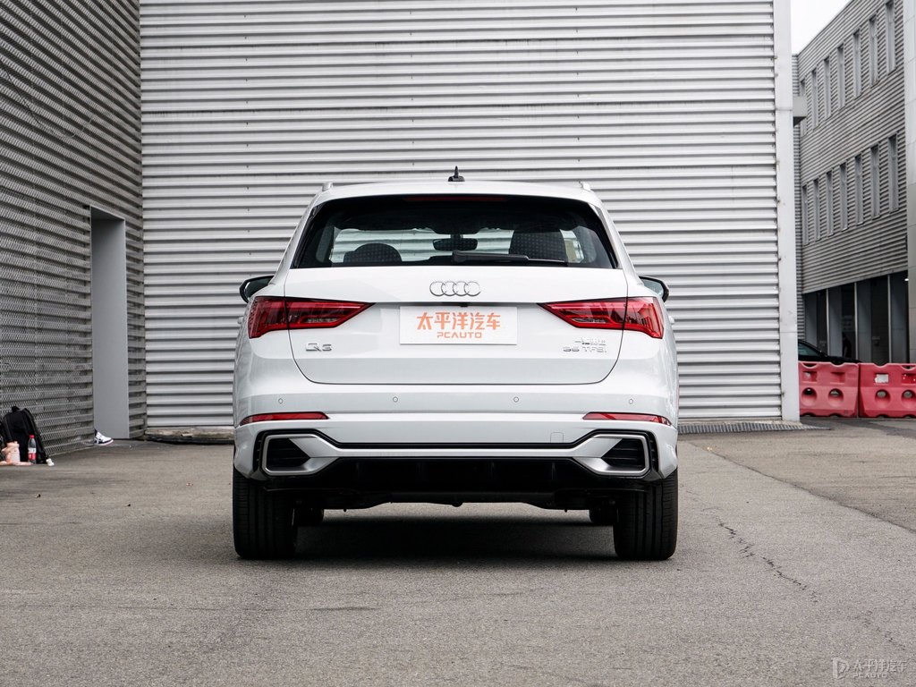 冰川白奧迪Q3整車外觀外觀圖片