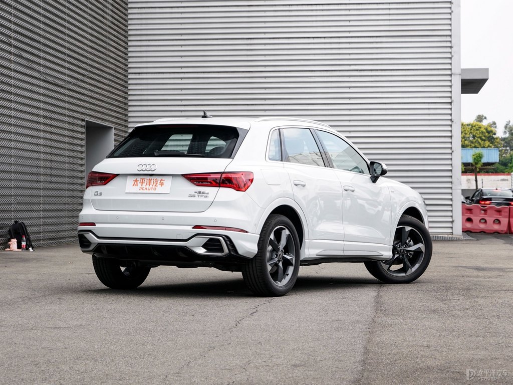 冰川白奧迪Q3整車外觀外觀圖片