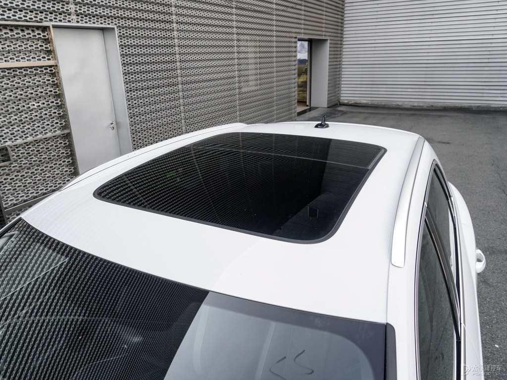 冰川白奧迪Q3車身外觀圖片