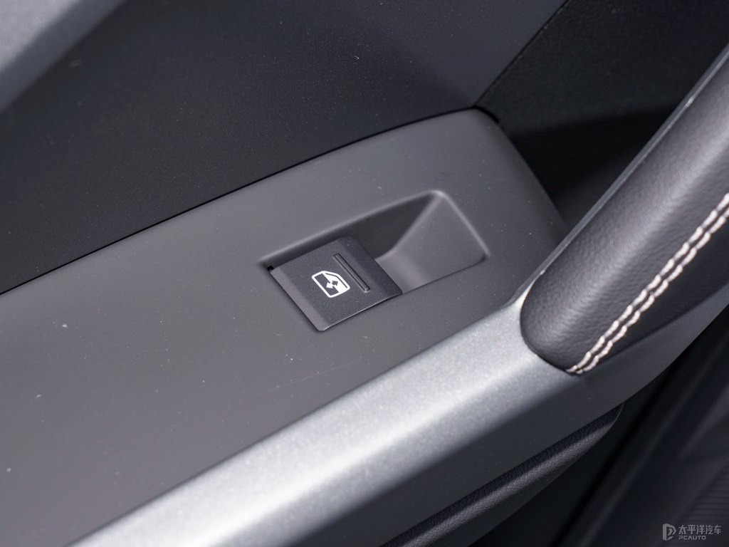 冰川白奧迪Q3車(chē)廂內(nèi)飾圖片