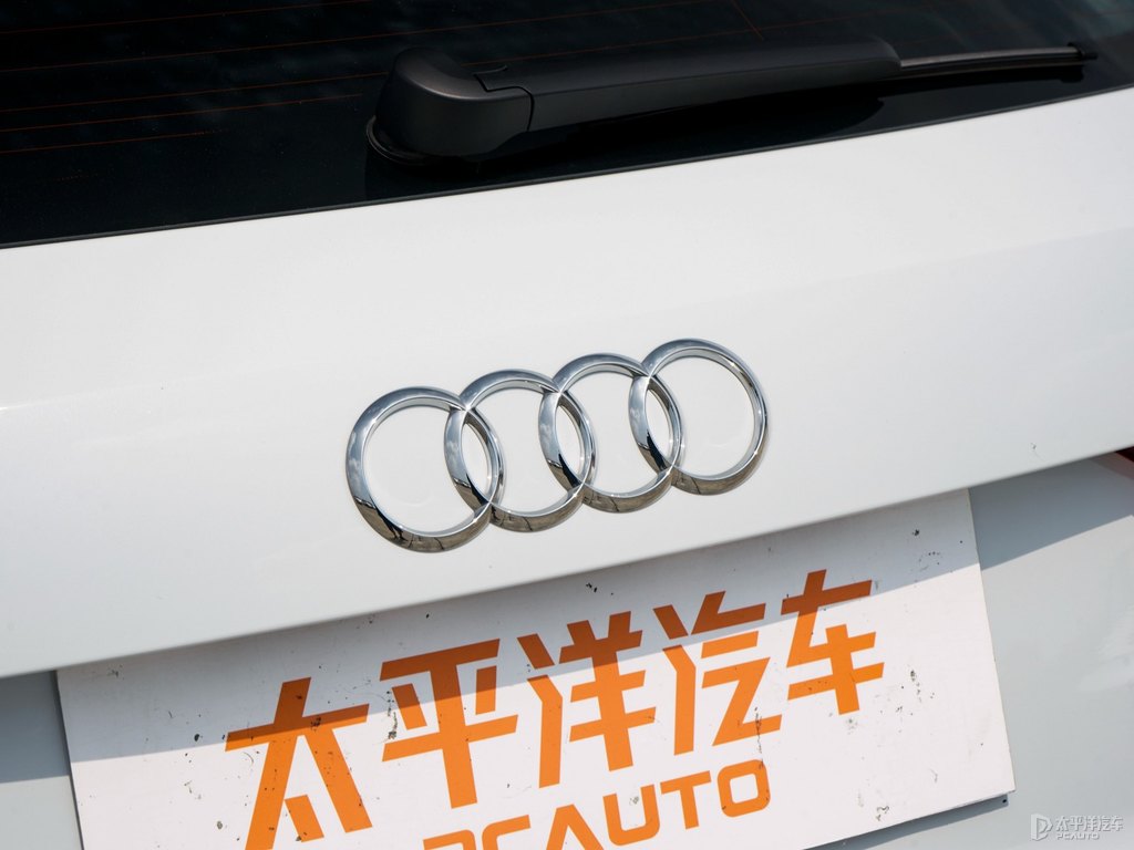 冰川白奧迪Q3車尾外觀圖片