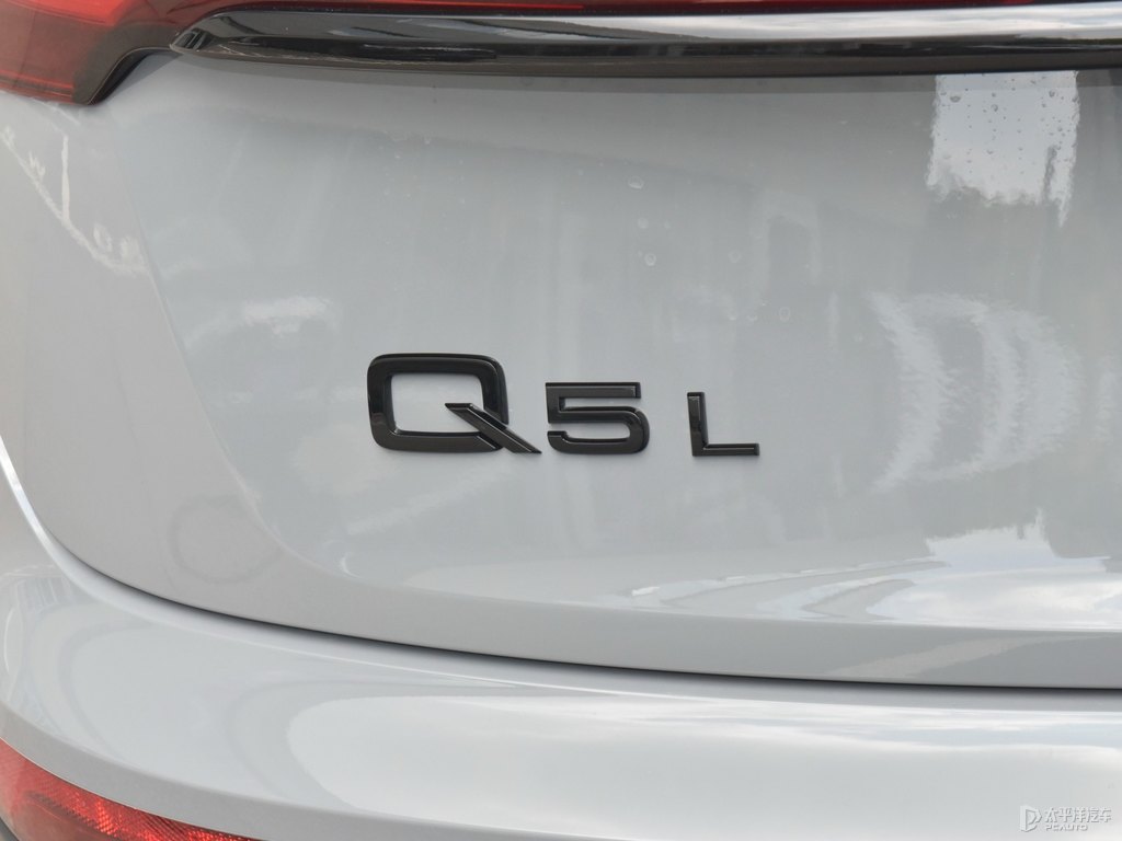 納多灰奧迪Q5L Sportback車尾外觀圖片
