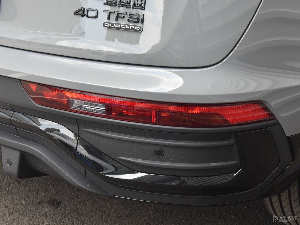 納多灰奧迪Q5L Sportback車尾外觀圖片