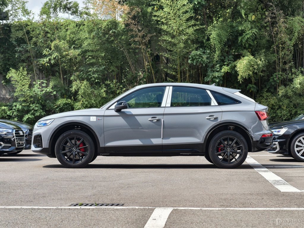 納多灰奧迪Q5L Sportback整車外觀外觀圖片