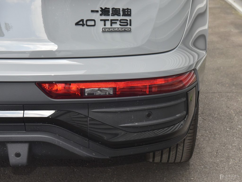 納多灰奧迪Q5L Sportback車尾外觀圖片