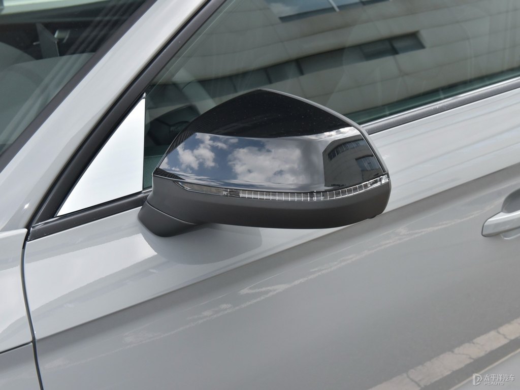 納多灰奧迪Q5L Sportback車身外觀圖片