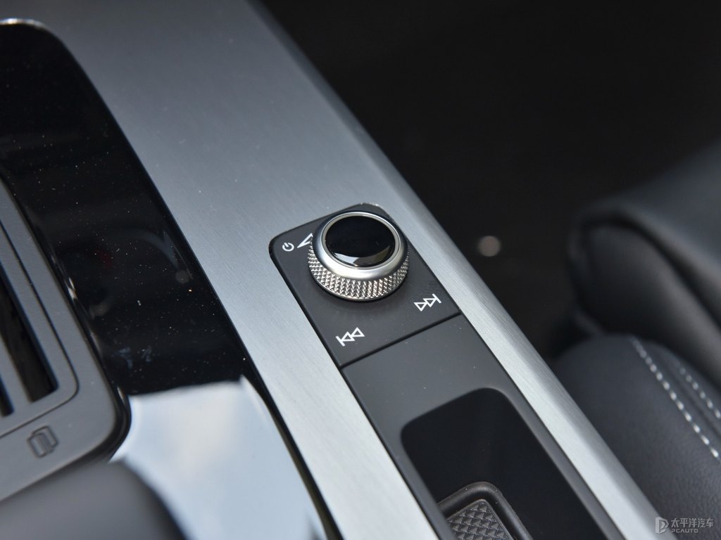 納多灰奧迪Q5L Sportback中控內(nèi)飾圖片