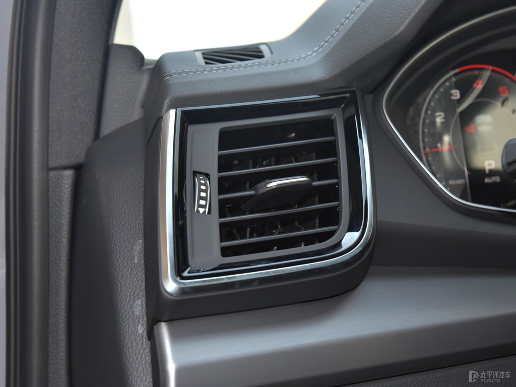 納多灰奧迪Q5L Sportback中控內(nèi)飾圖片
