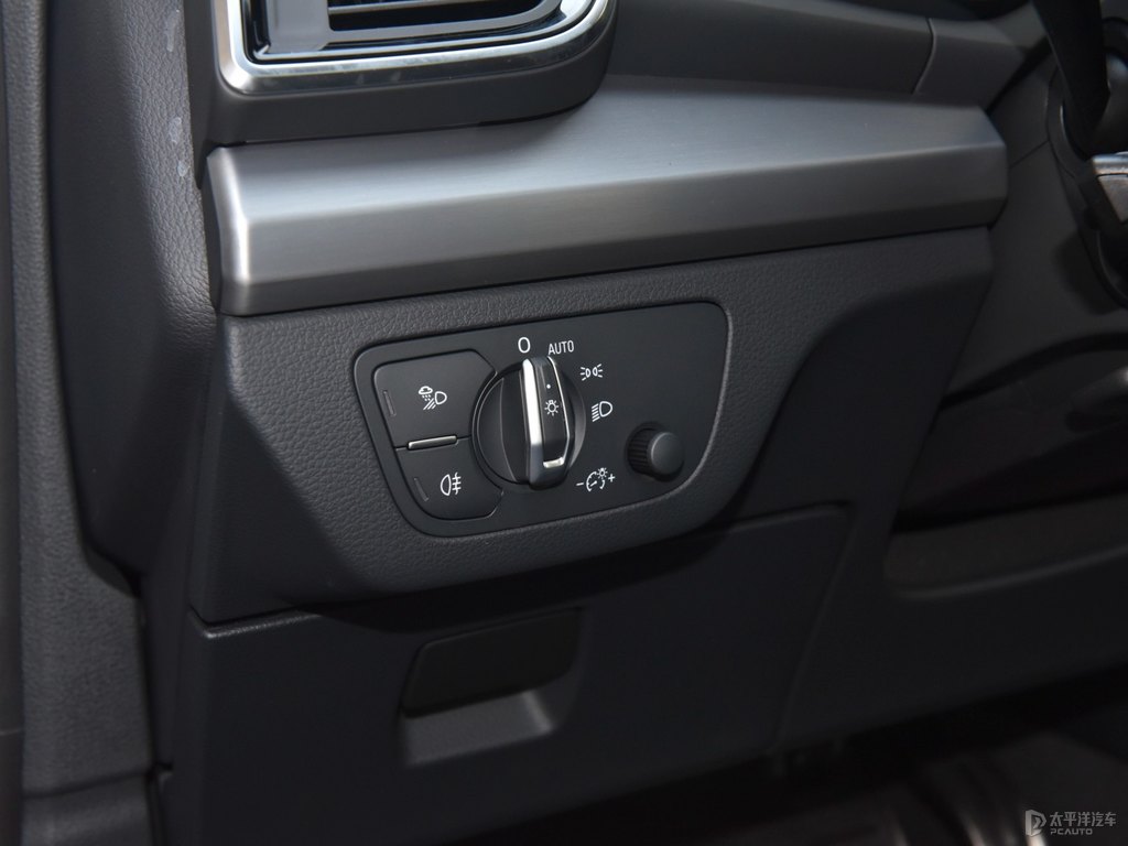 納多灰奧迪Q5L Sportback中控內(nèi)飾圖片