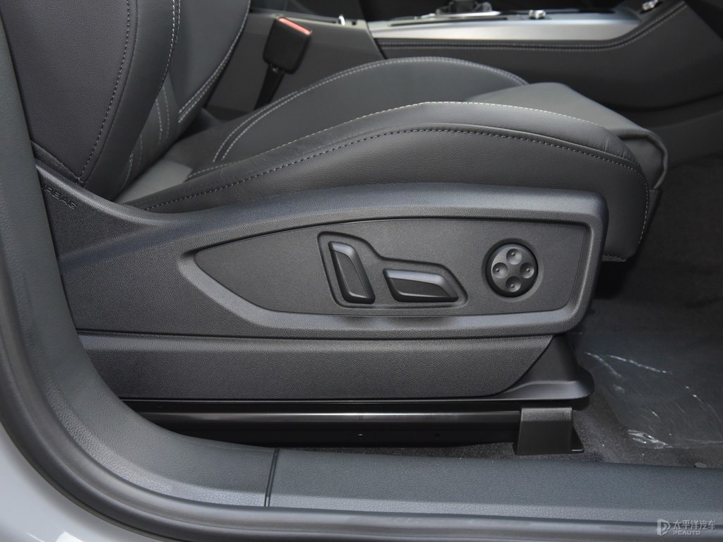納多灰奧迪Q5L Sportback座椅內(nèi)飾圖片