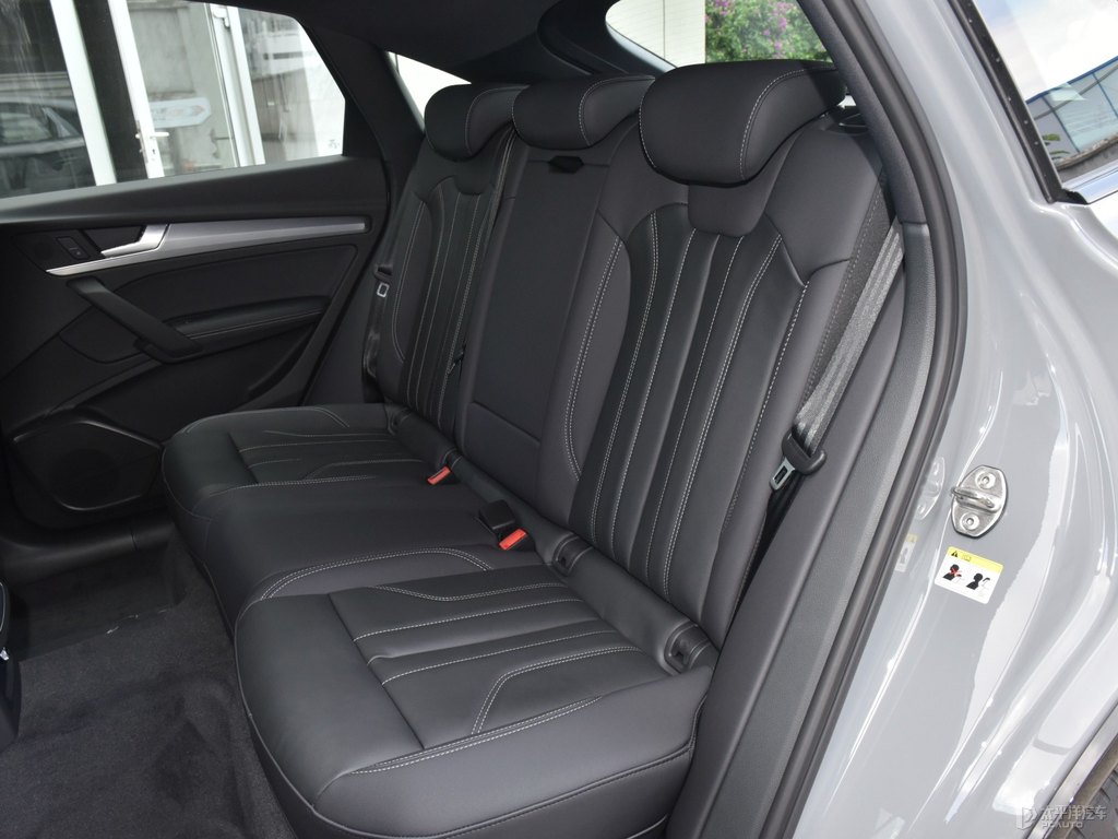 納多灰?jiàn)W迪Q5L Sportback座椅內(nèi)飾圖片