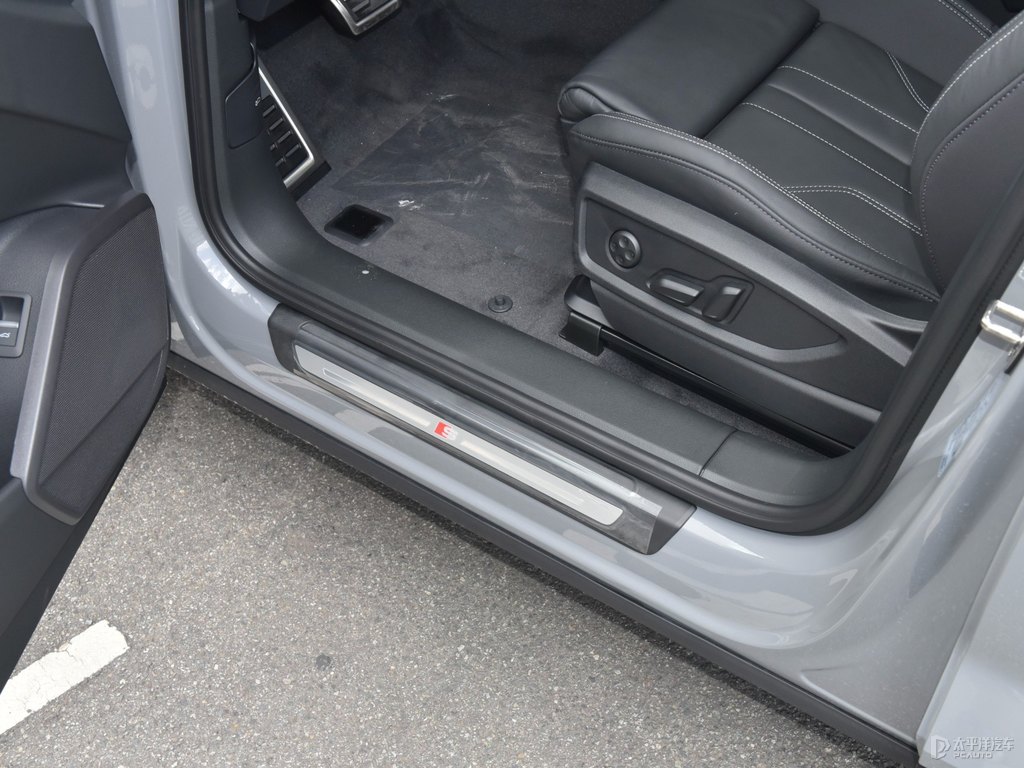 納多灰奧迪Q5L Sportback車廂內飾圖片