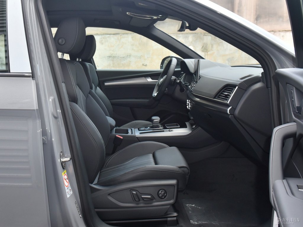 納多灰奧迪Q5L Sportback駕乘空間空間圖片