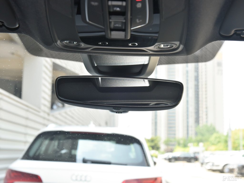 納多灰奧迪Q5L Sportback車廂內(nèi)飾圖片