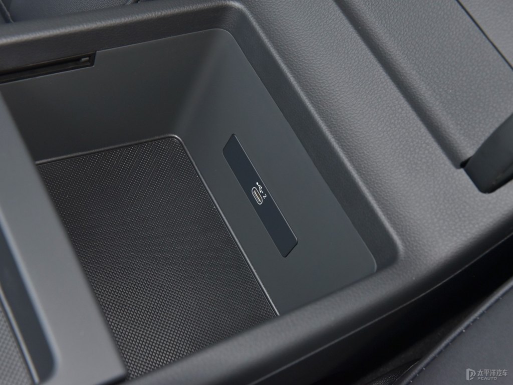 納多灰奧迪Q5L Sportback儲物空間空間圖片