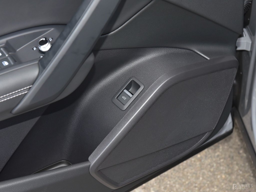納多灰奧迪Q5L Sportback車廂內(nèi)飾圖片