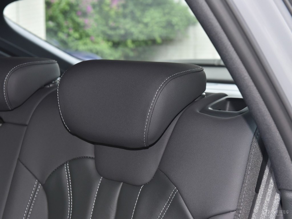 納多灰奧迪Q5L Sportback座椅內(nèi)飾圖片