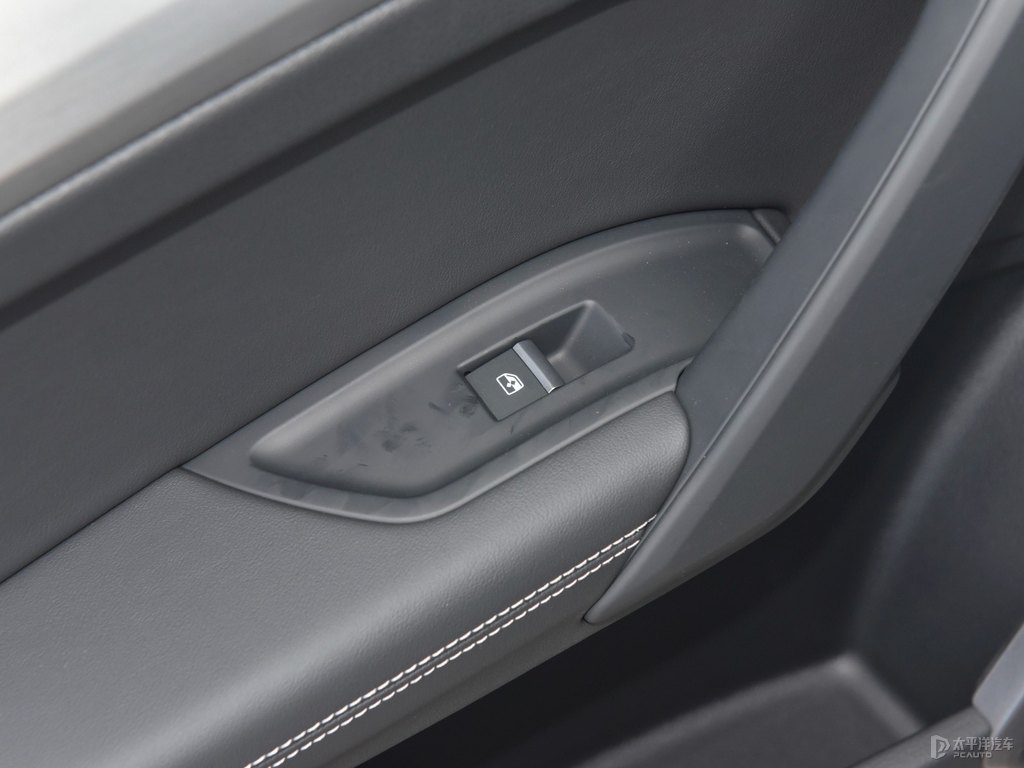 納多灰奧迪Q5L Sportback車廂內(nèi)飾圖片
