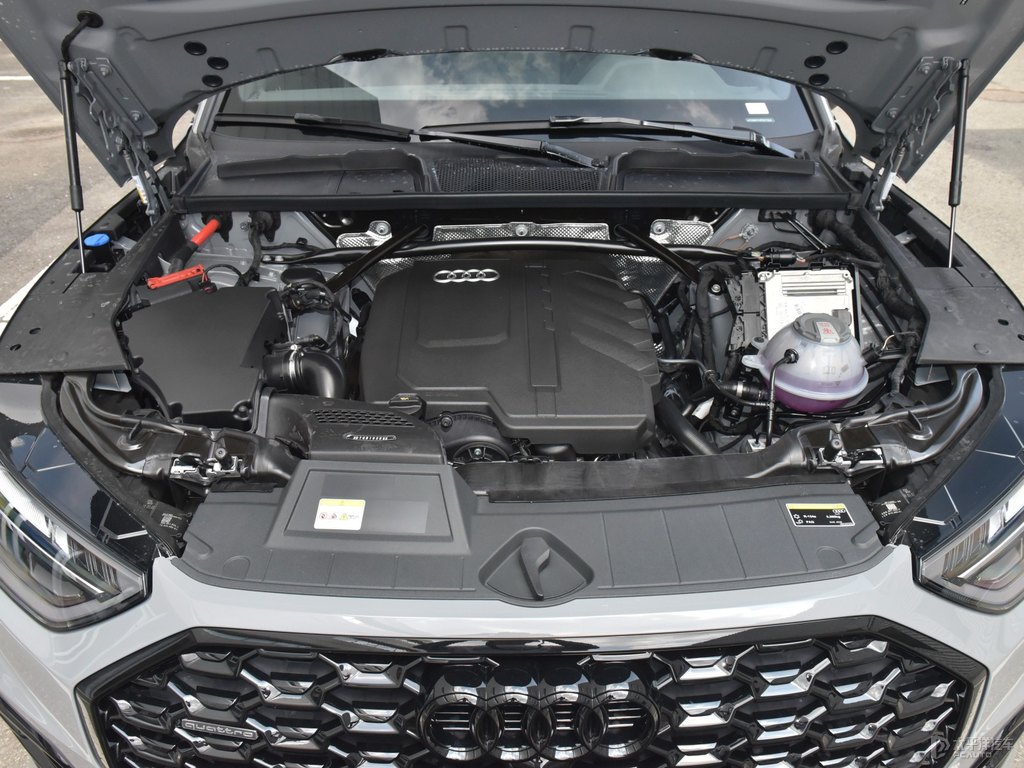 納多灰奧迪Q5L Sportback發(fā)動機(jī)其它細(xì)節(jié)圖片