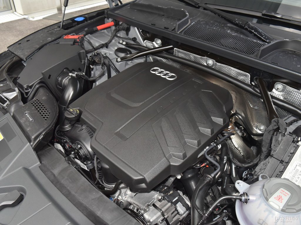 納多灰?jiàn)W迪Q5L Sportback發(fā)動(dòng)機(jī)其它細(xì)節(jié)圖片