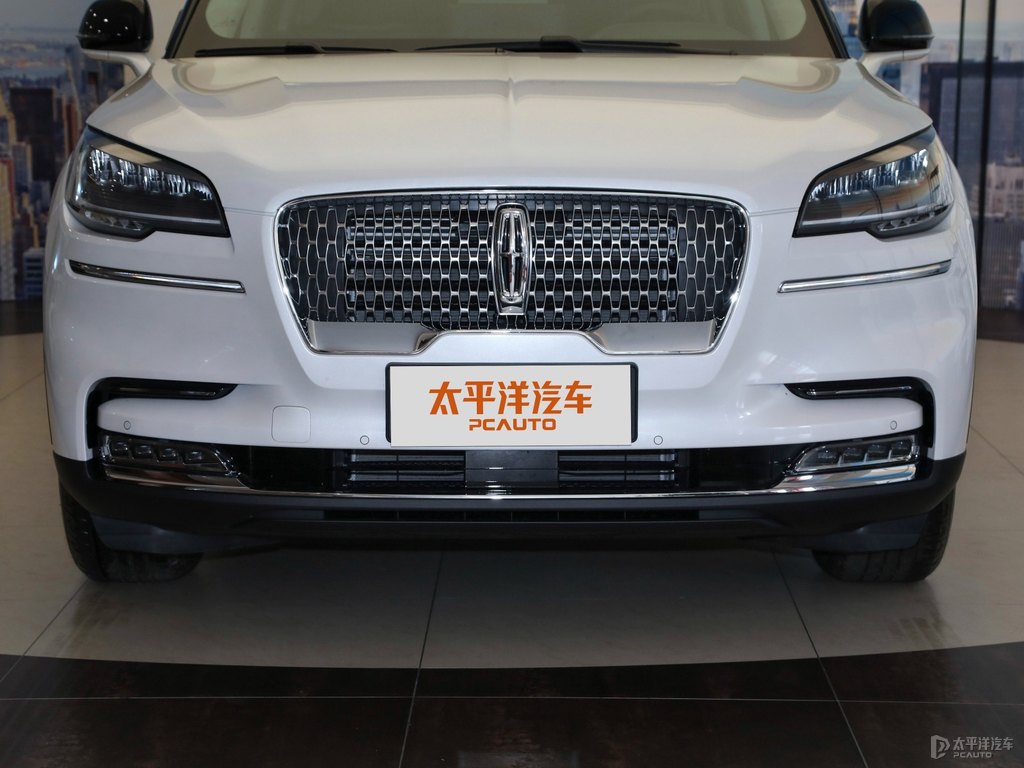 鉑鉆白飛行家車頭外觀圖片